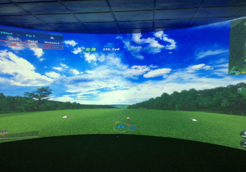 弧形幕高尔夫模拟器如何选择？ 高科技创新成果以满足他们的期望为目标